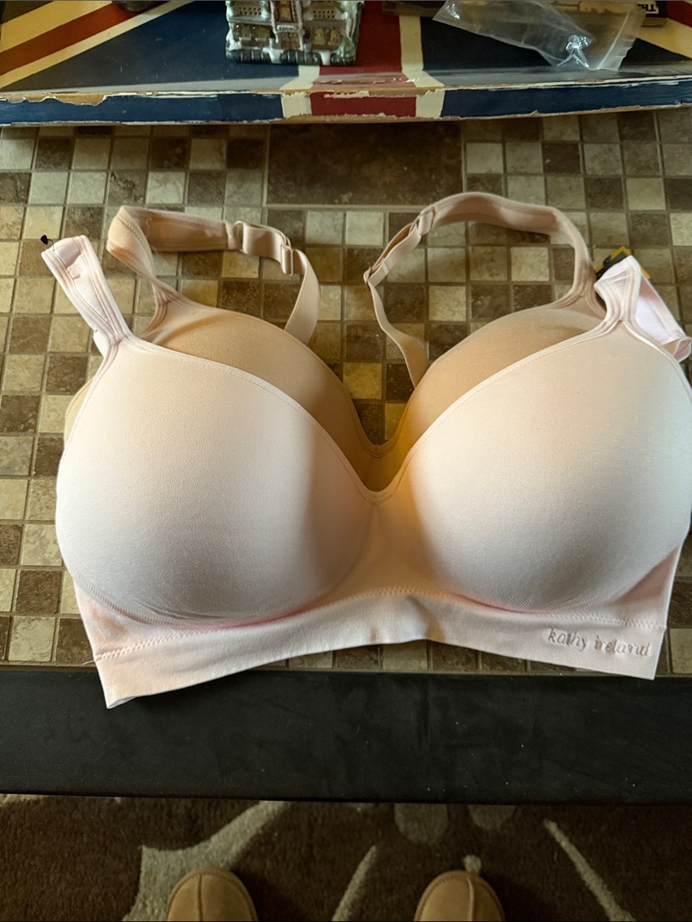 kathy ireland Light Pink & Beige Seamless Molded Support Bra